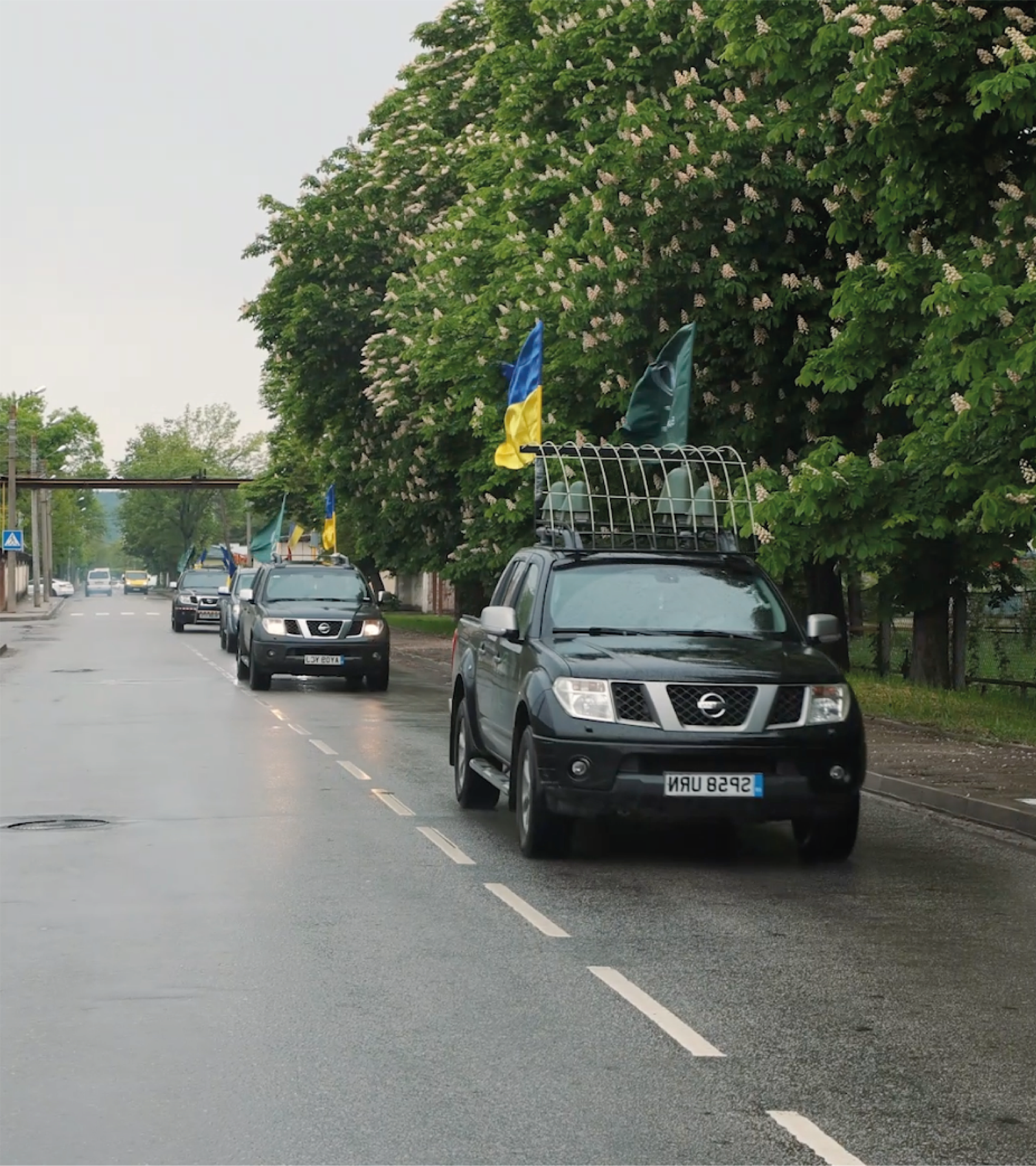 Колона автомобілів допомоги